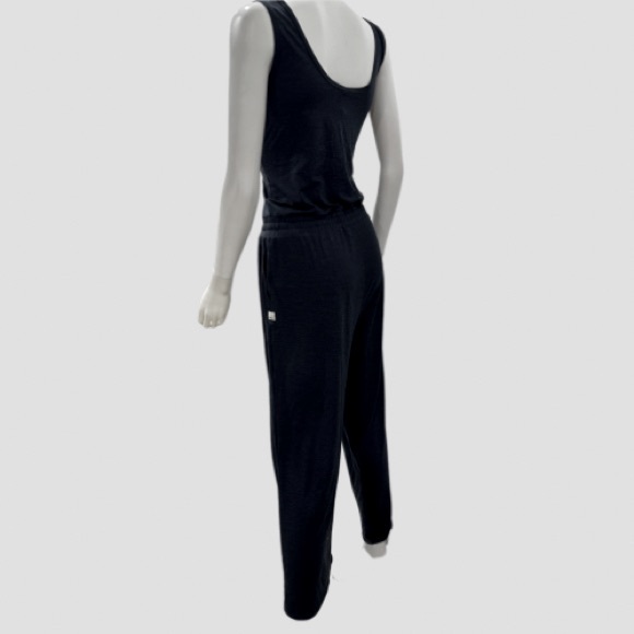 Vuori “Falls” Wide Leg Stylish Jumpsuit in Midnight Heather Size Medium - Picture 4 of 6